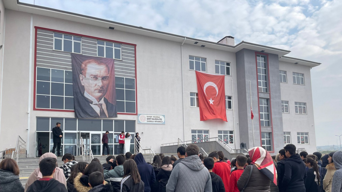 Cumhuriyetimizin kurucusu Büyük Önder Gazi Mustafa Kemal Atatürk'ü; ebediyete intikalinin 82'nci yıldönümünde Rahmet ve Minnetle Anıyoruz.